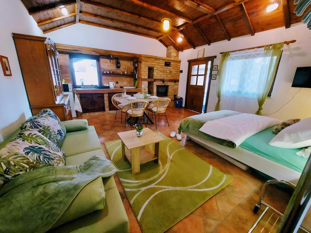 Studio Apartman Buteo Jastrebarsko Ngoại thất bức ảnh